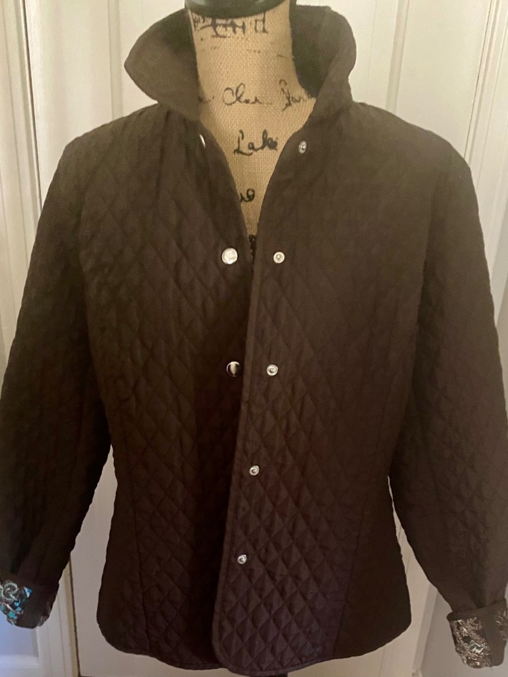 Women's Brown Quilted Jacket with Paisley Lining. Snap Front. S 14